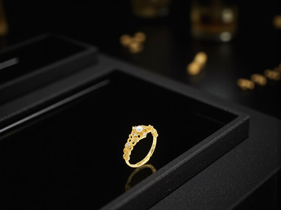 Vergoldeter Hohlmuster-Ring „Antique Hollow“ – Verstellbar, Silberbasis