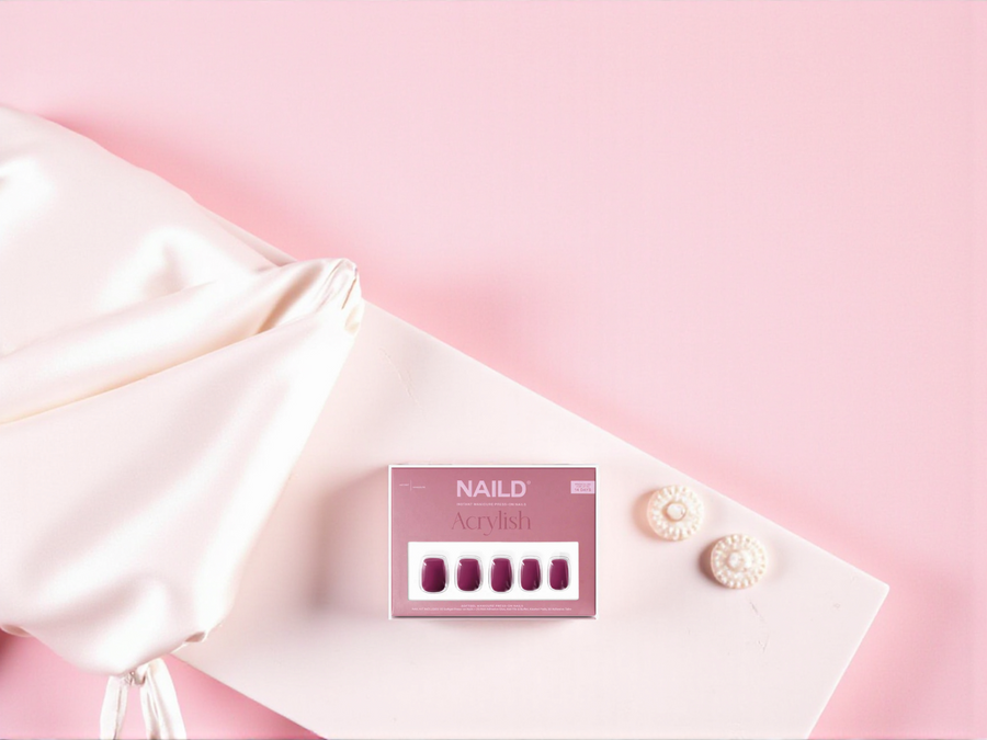 NAILD – Wild Berry Short S Square Softgel Press-On Nails | Intensives Beerenrot, modern & ausdrucksstark