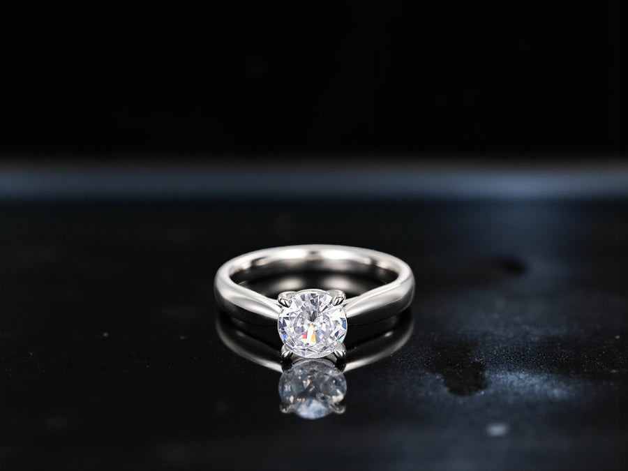 „Four Claw Ring“ in stilvollem Weißgold -Beauty Visions