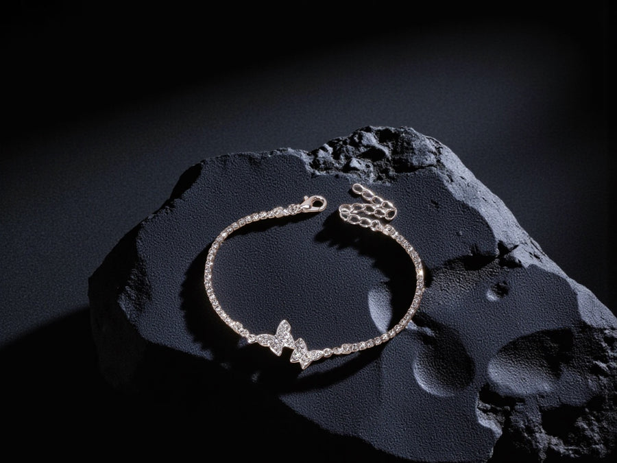 Schmetterling-Fußkette mit Strass – zart, glänzend, silber