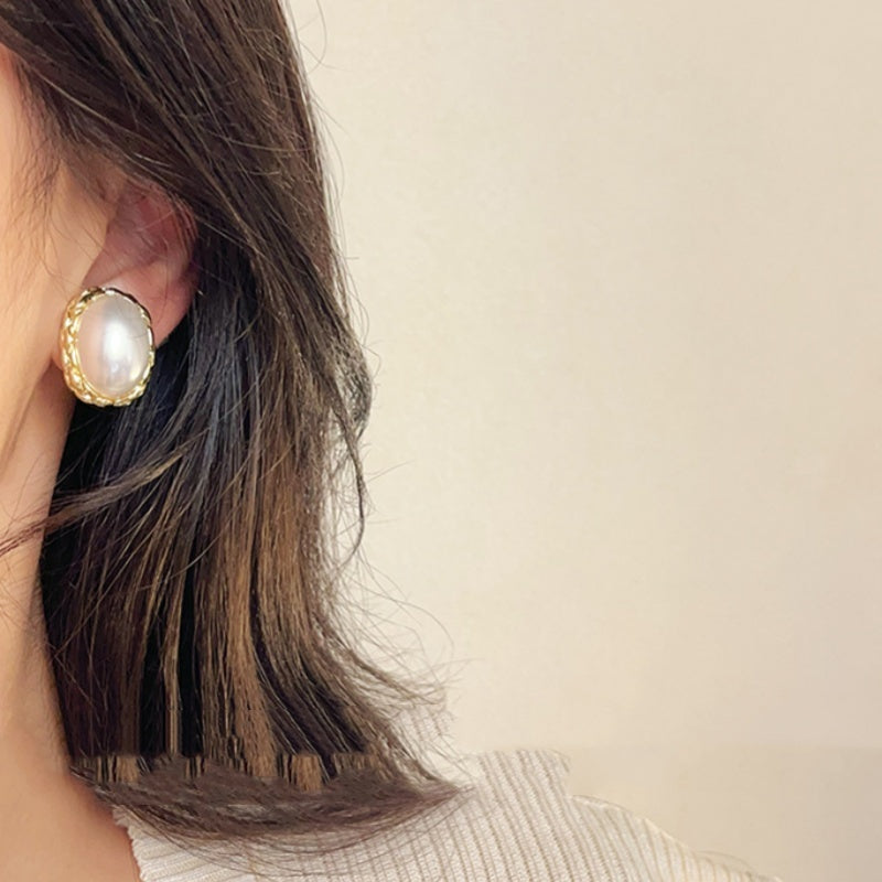 Simple Fashion Twist Oval Pearl Clip Earrings 
