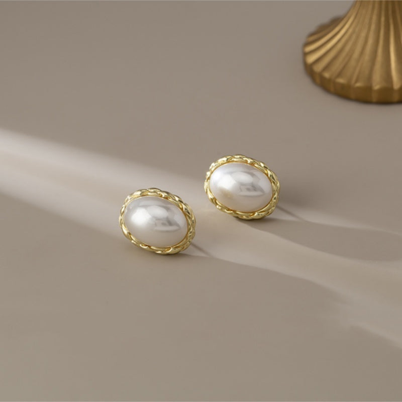 Simple Fashion Twist Oval Pearl Clip Earrings 