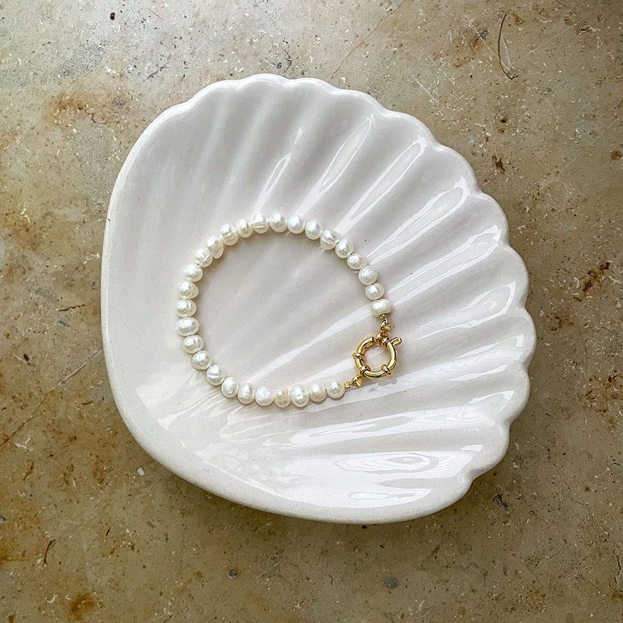 Baroque pearl bracelet made of natural freshwater pearls. 