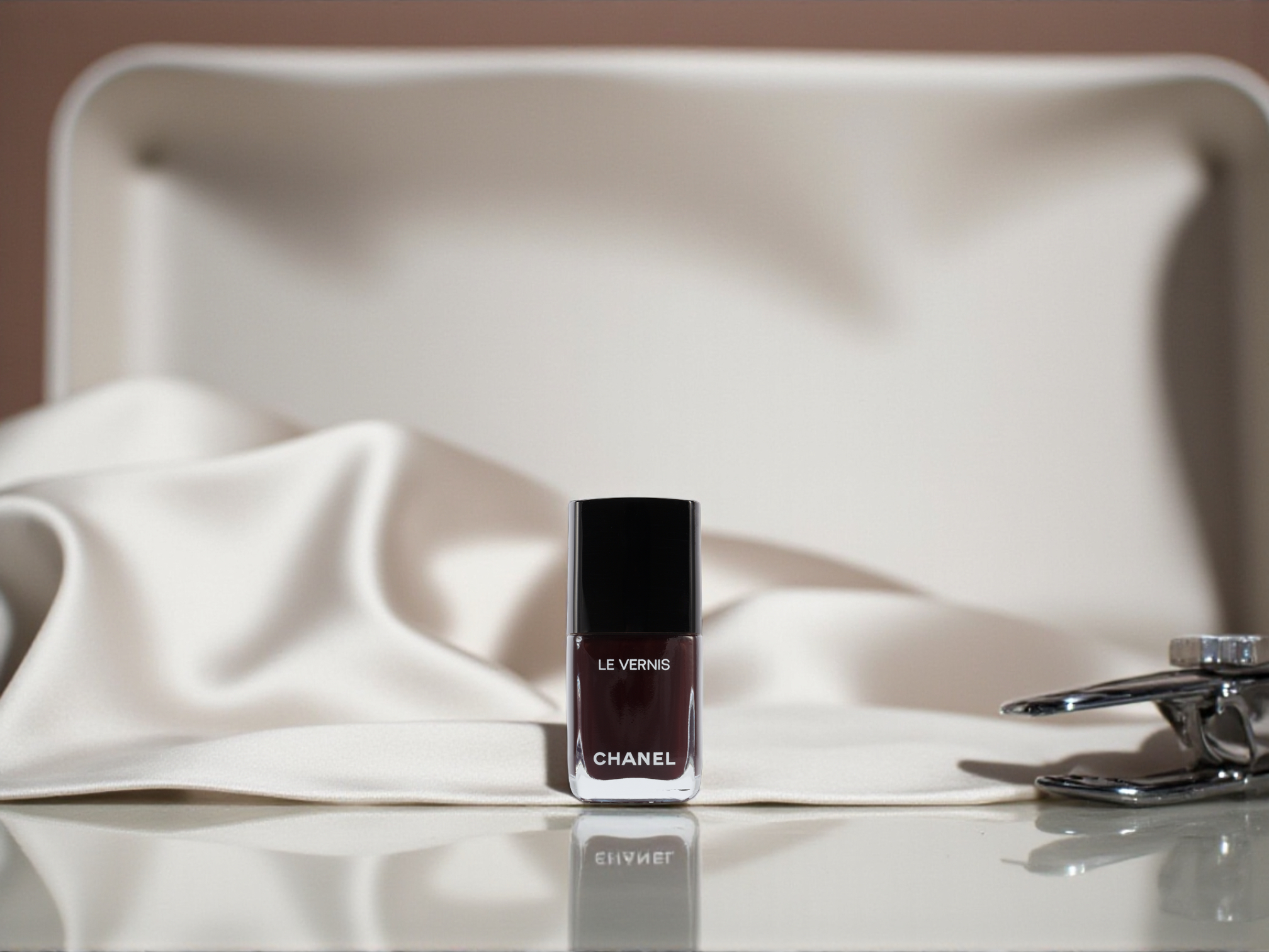 CHANEL Le Vernis 18 Rouge Noir – 13 ml | tiefes Burgunder-Rot mit Hochglanz