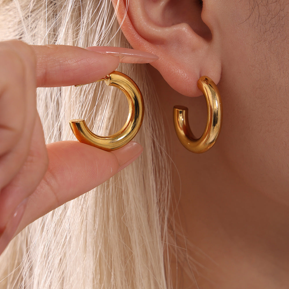 Elegant Minimalist Style C-förmige Ohrringe mit 18K Vergoldung Beauty Visions