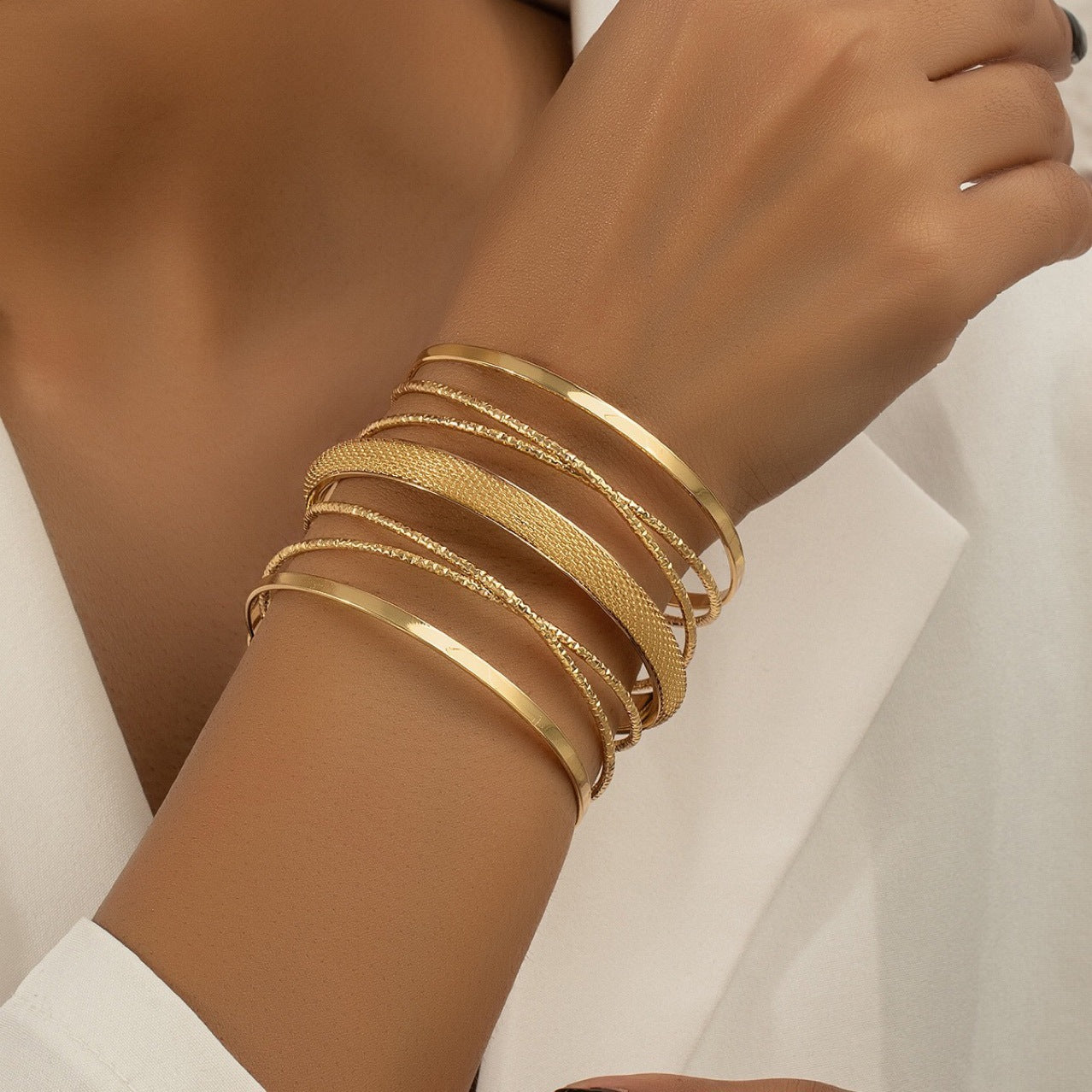 Extravagant metal bracelet in hip-hop punk style
