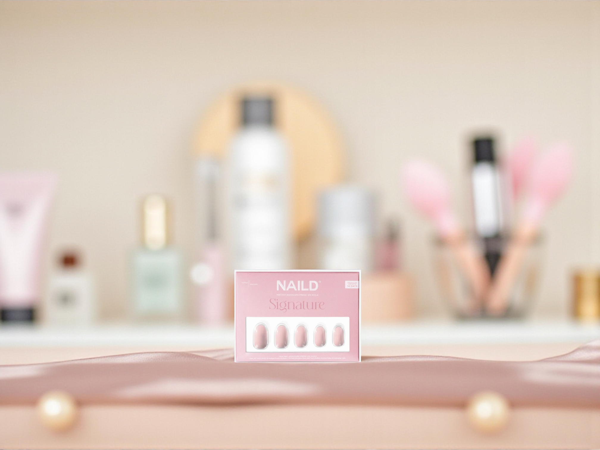 NAILD – Babe Round Softgel Press-On Nails | Wiederverwendbare Gel-Nägel für ein perfektes Salon-Finish