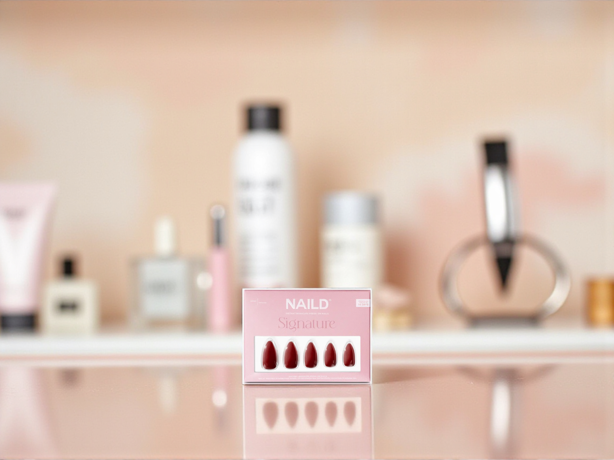 NAILD – Bloody Mary Almond Softgel Press-On Nails | Intensive Farbe, elegante Form, makelloses Finish