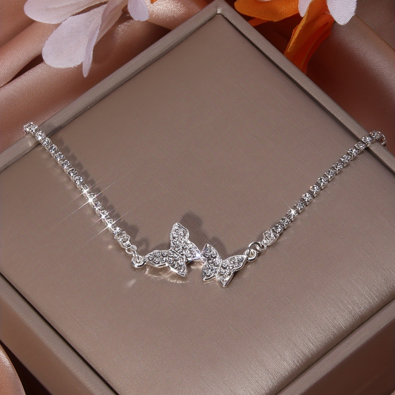 Schmetterling-Fußkette mit Strass – zart, glänzend, silber