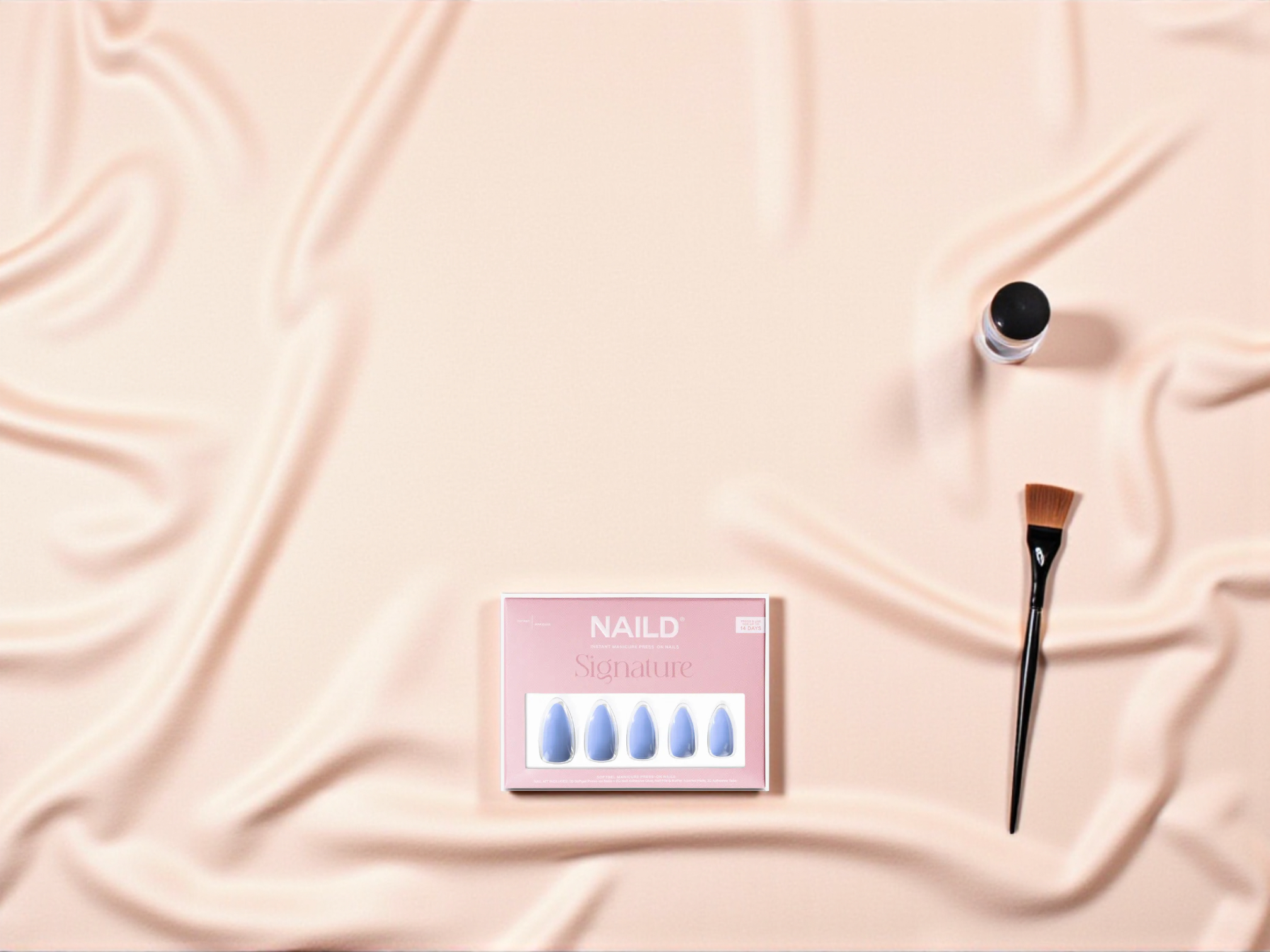 NAILD – Moonlight Almond Softgel Press-On Nails | Sanftes Pastellblau, elegant & modern