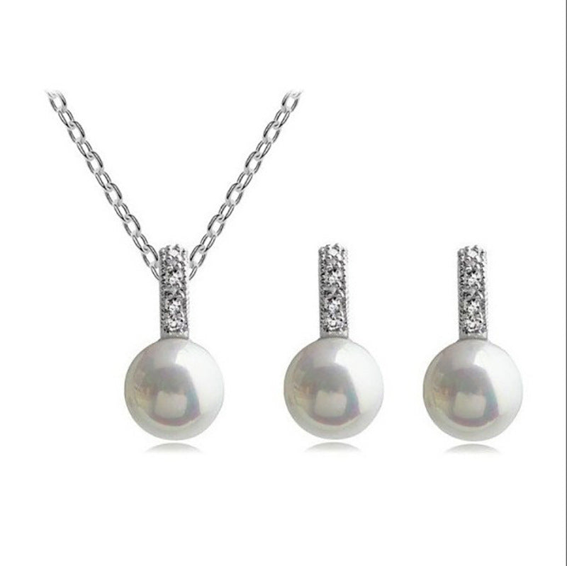 Simple fashion necklace with elegant pearl 