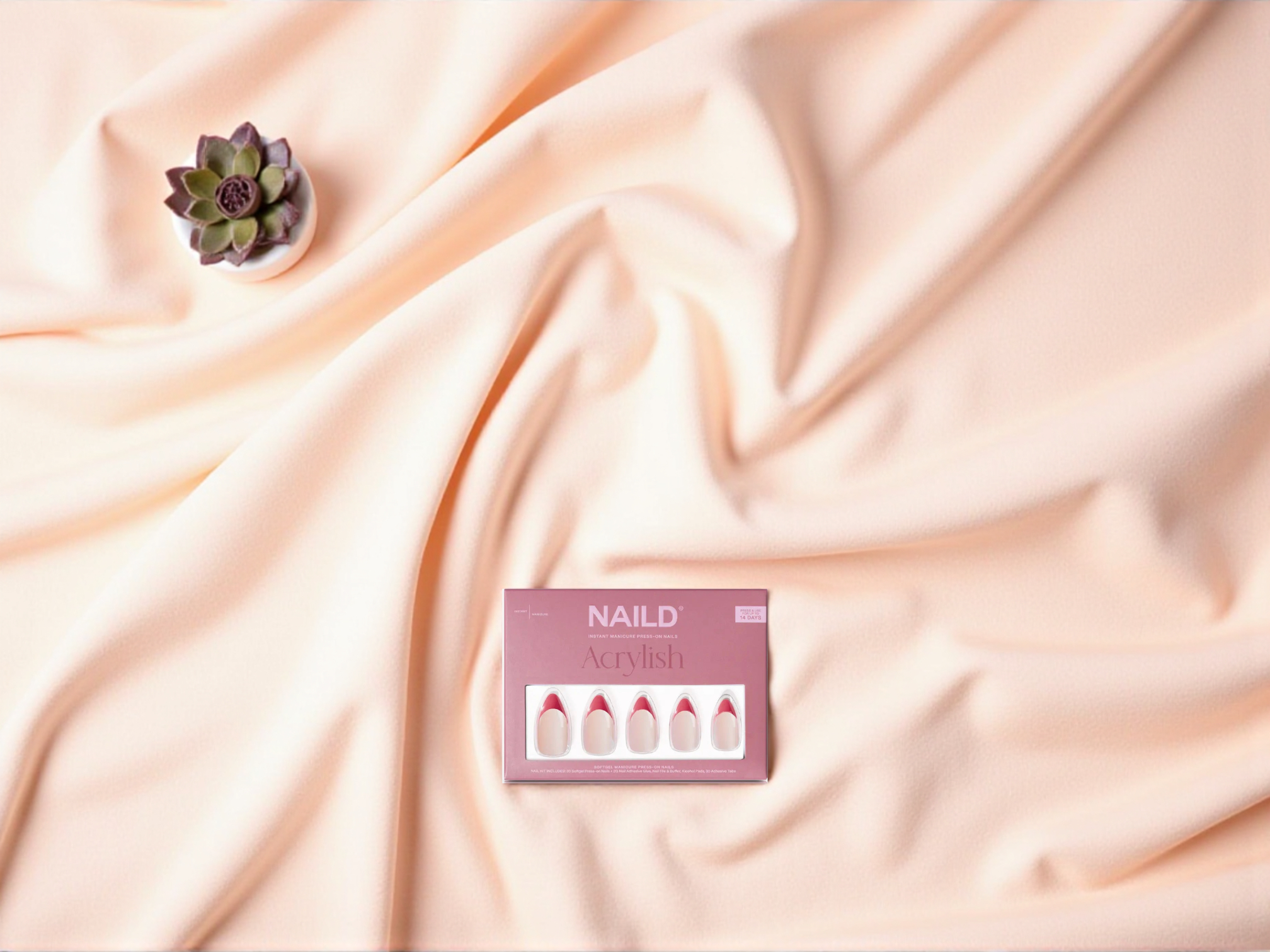 NAILD – Glazed Valentine Almond Softgel Press-On Nails | Romantisches Rot mit Glanz-Effekt