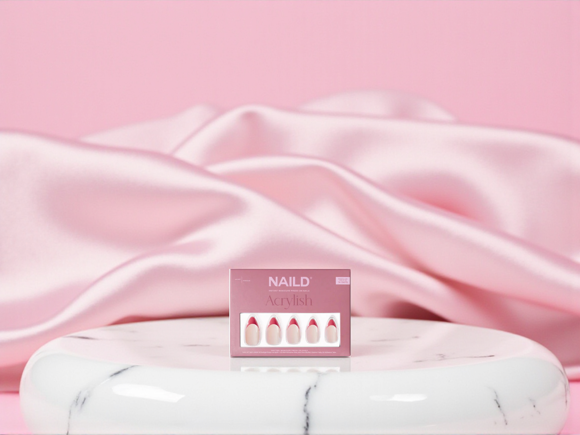 NAILD – Glazed Valentine Almond Softgel Press-On Nails | Romantisches Rot mit Glanz-Effekt