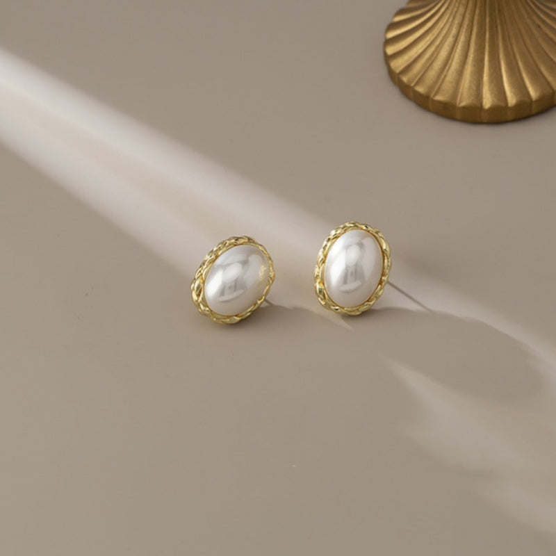 Simple Fashion Twist Oval Pearl Clip Earrings 