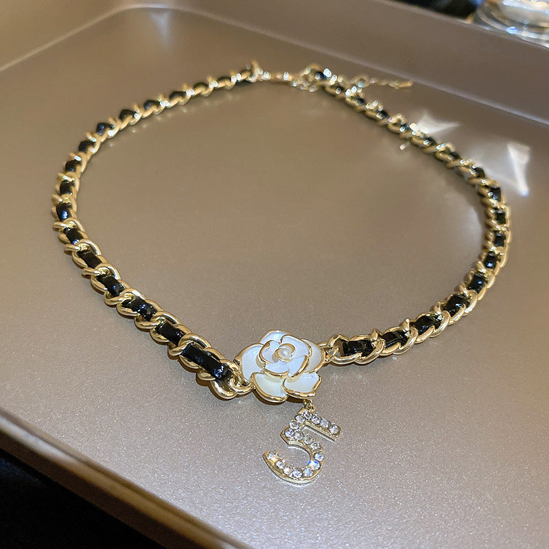 "Retro Elegant Leather Winding Chain" Beauty Visions