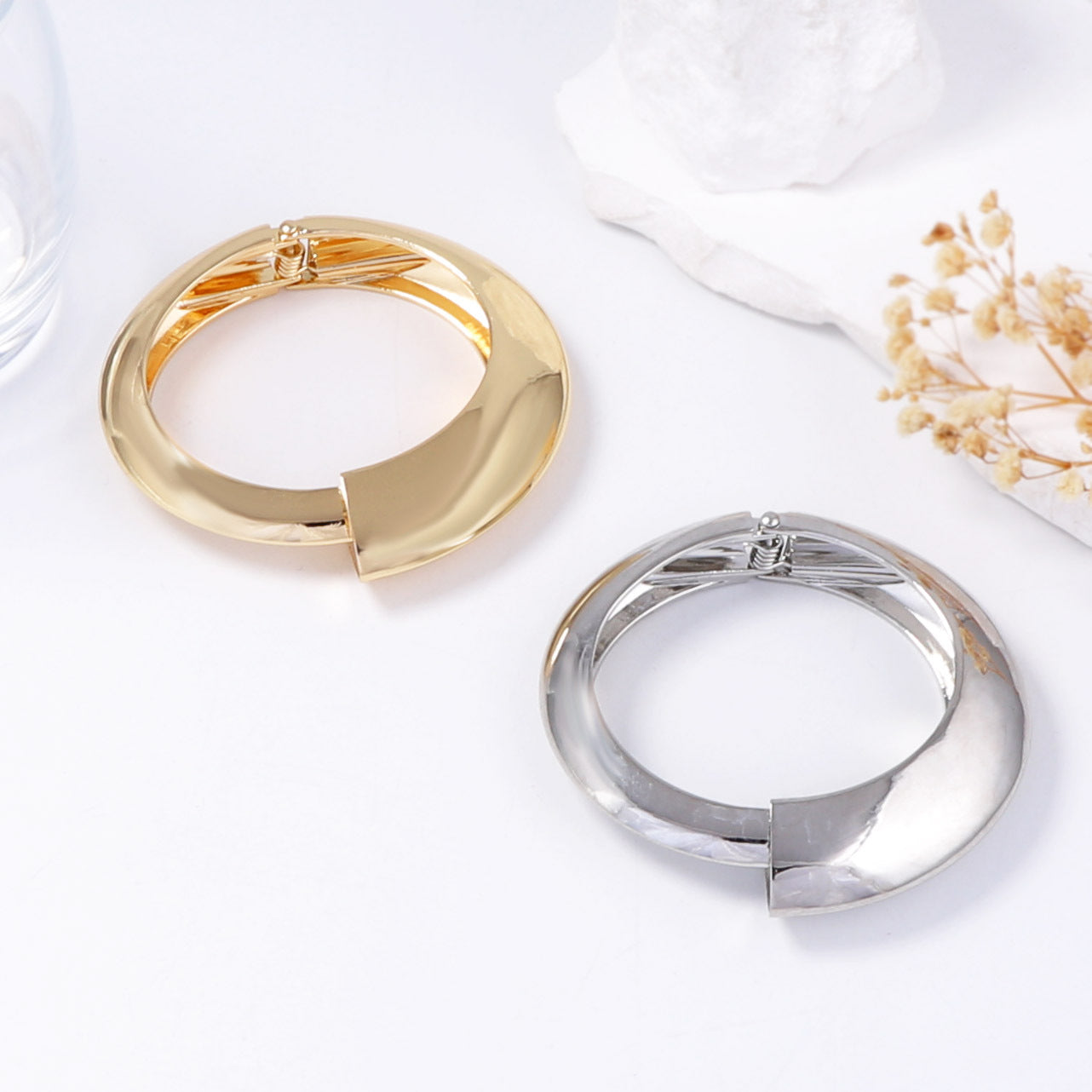 Luxury zinc alloy bangle Beauty Visions