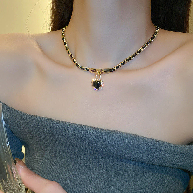 "Retro Elegant Leather Winding Chain" Beauty Visions