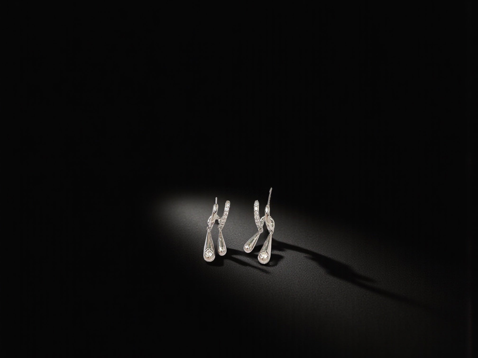 „Light Dance Under The Moon“- Ohrstecker Beauty Visions