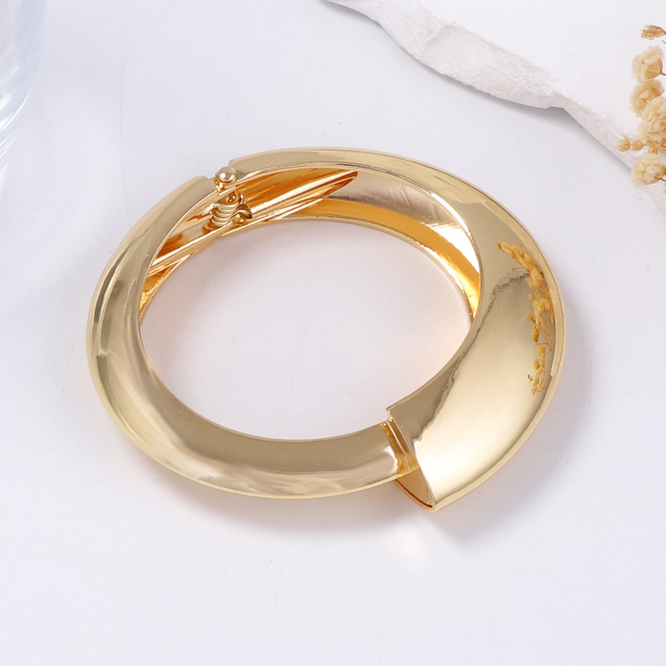 Luxury zinc alloy bangle Beauty Visions