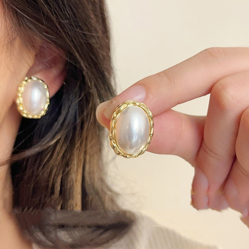 Simple Fashion Twist Oval Pearl Clip Earrings 