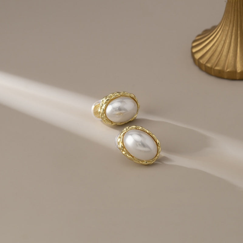 Simple Fashion Twist Oval Pearl Clip Earrings 