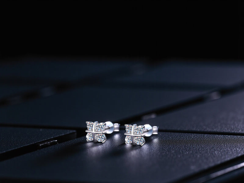 Kreuz-Ohrstecker mit Moissanit | Platin veredelt | Beauty Visions