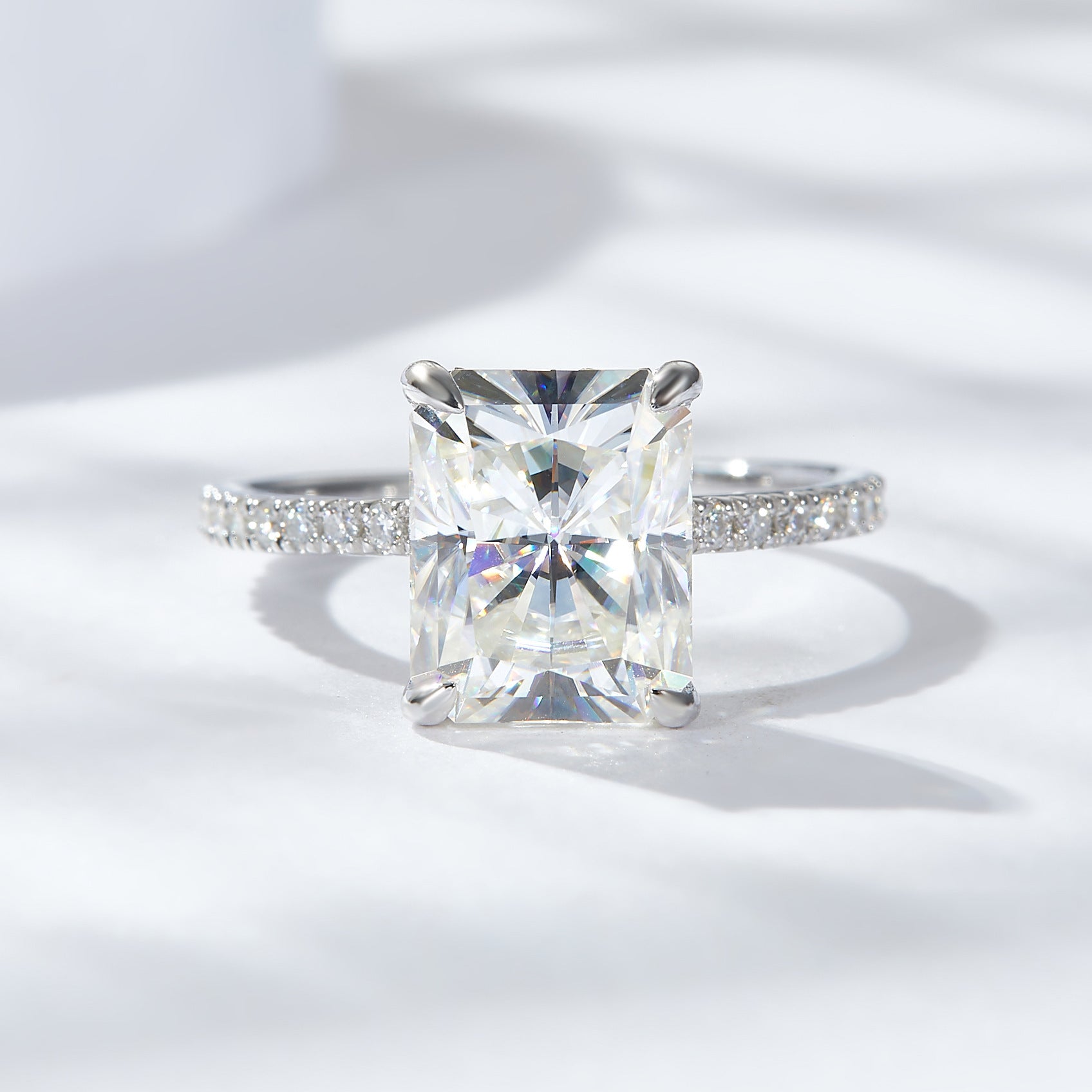 4 Karat Radiant925 Silber Moissanit-Ring