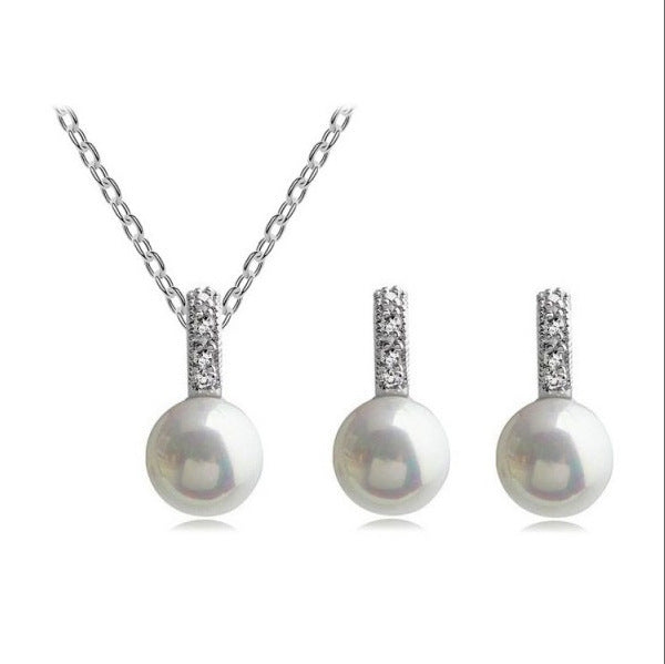 Simple fashion necklace with elegant pearl 